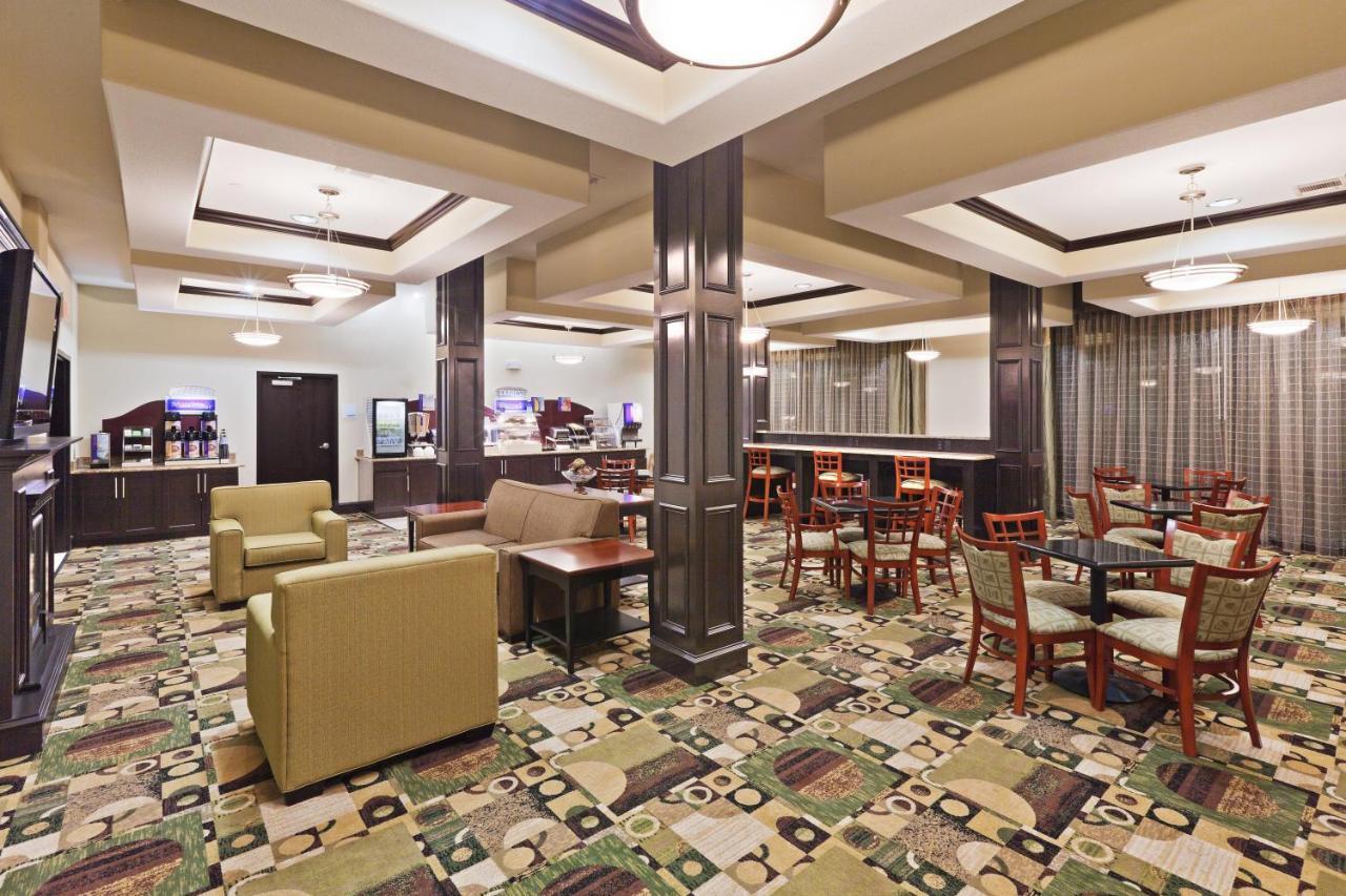 Holiday Inn Express & Suites Brownfield Exterior photo