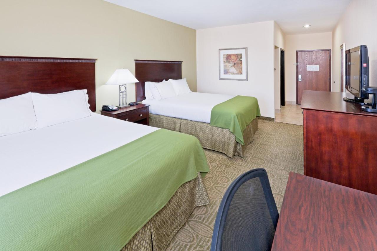 Holiday Inn Express & Suites Brownfield Exterior photo