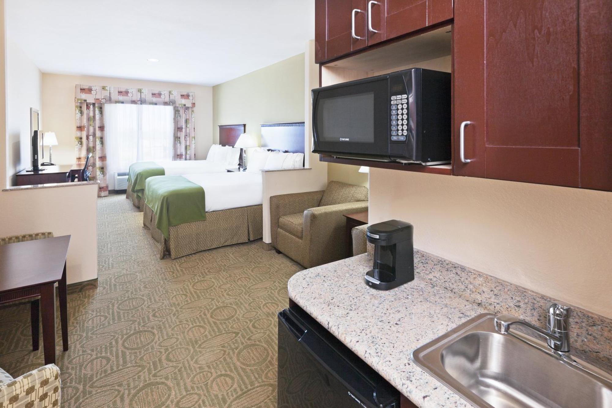 Holiday Inn Express & Suites Brownfield Exterior photo